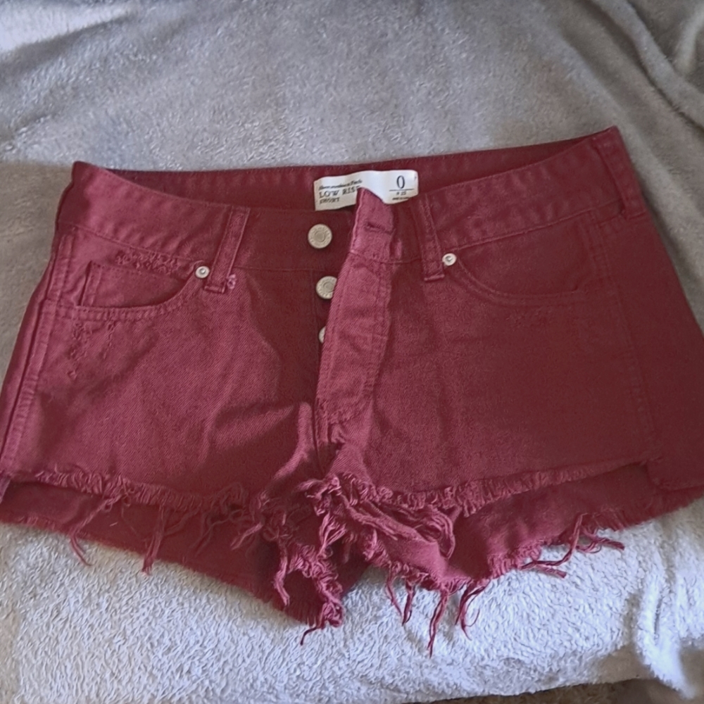 Abercrombie and Fitch maroon low-rise shorts size 0 25 4 button enclosure